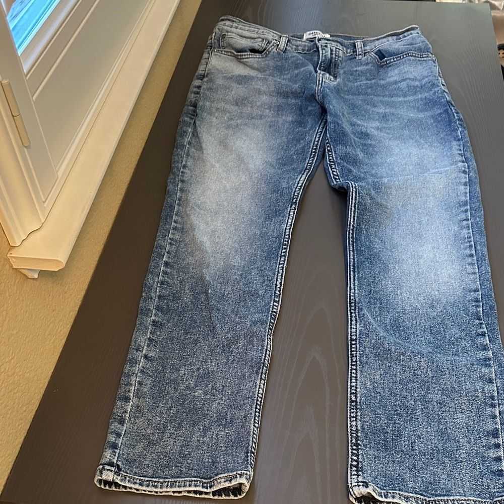 Denizen from Levi's 216 Slim Fit Light Blue Jeans Size